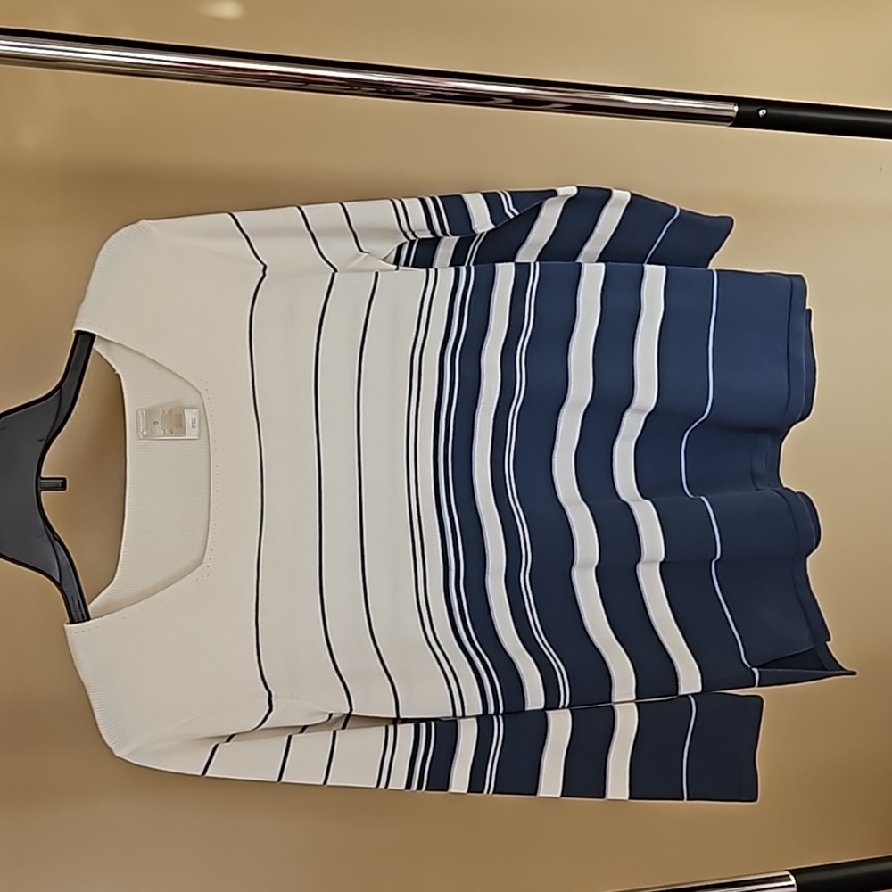 Liz Claiborne Lightweight Sweater